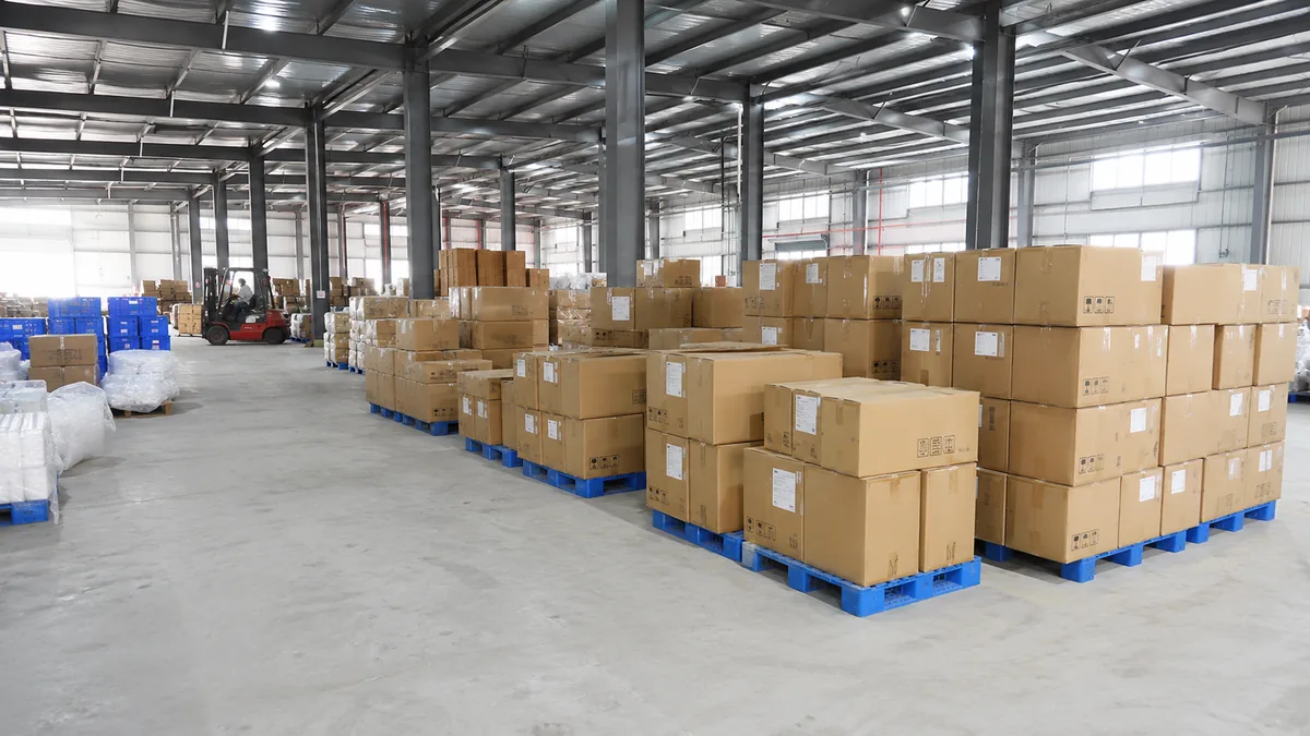 Automotive filter warehouse export packing and global delivery